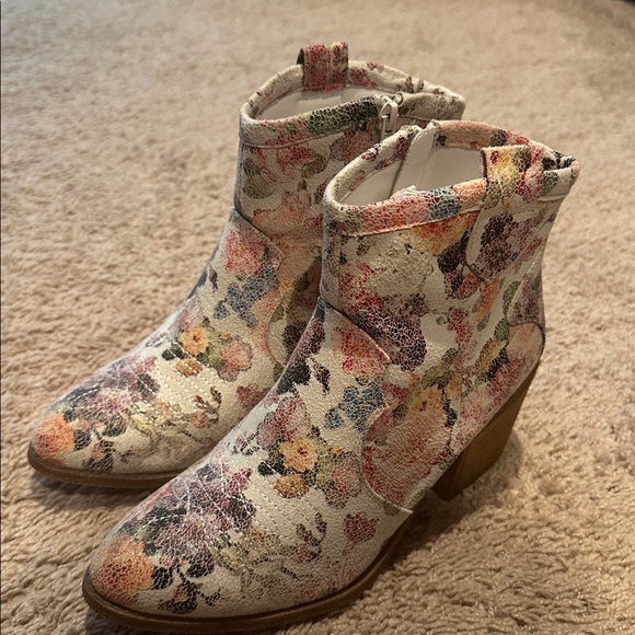 Floral Ankle Boots - 7.5 - Picture 3 of 13